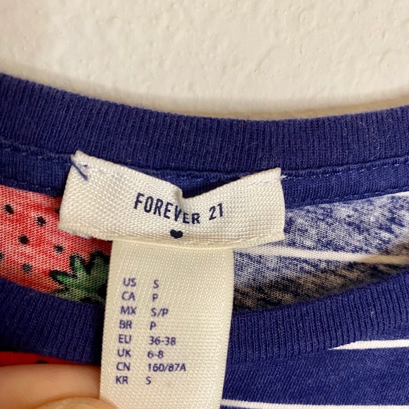 💜F21- Strawberry 🍓 And Navy Adorable Top -Small - Picture 5 of 8